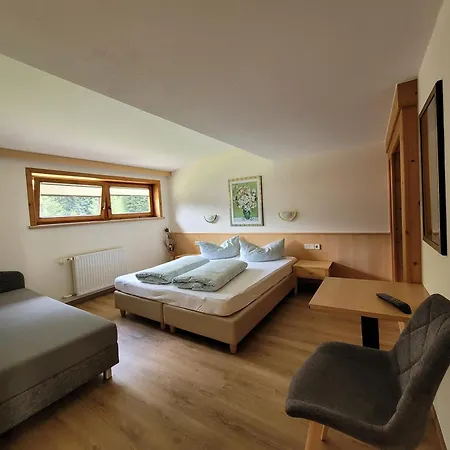 Guest house Haus Gfall 4*