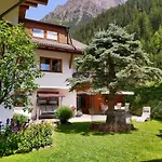 Haus Gfall Penzion 4*